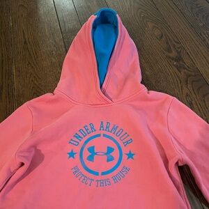 Under armour girls sweatshirt (size L)